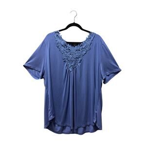 Tralillbee Blouse Women’s Plus 4X Blue Lace Neckline Short Sleeve EUC Feminine